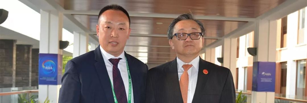 巴美女操逼联合国副秘书长刘振民和赵章栓会长在博鳌亚洲论坛亲切交"